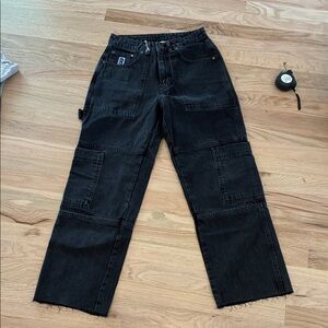 Woman’s Ragged black cargo jean